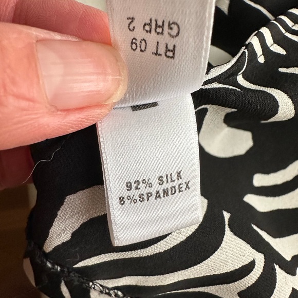 SoCa ST. JOHN silk set ( top and pants) - Picture 10 of 13